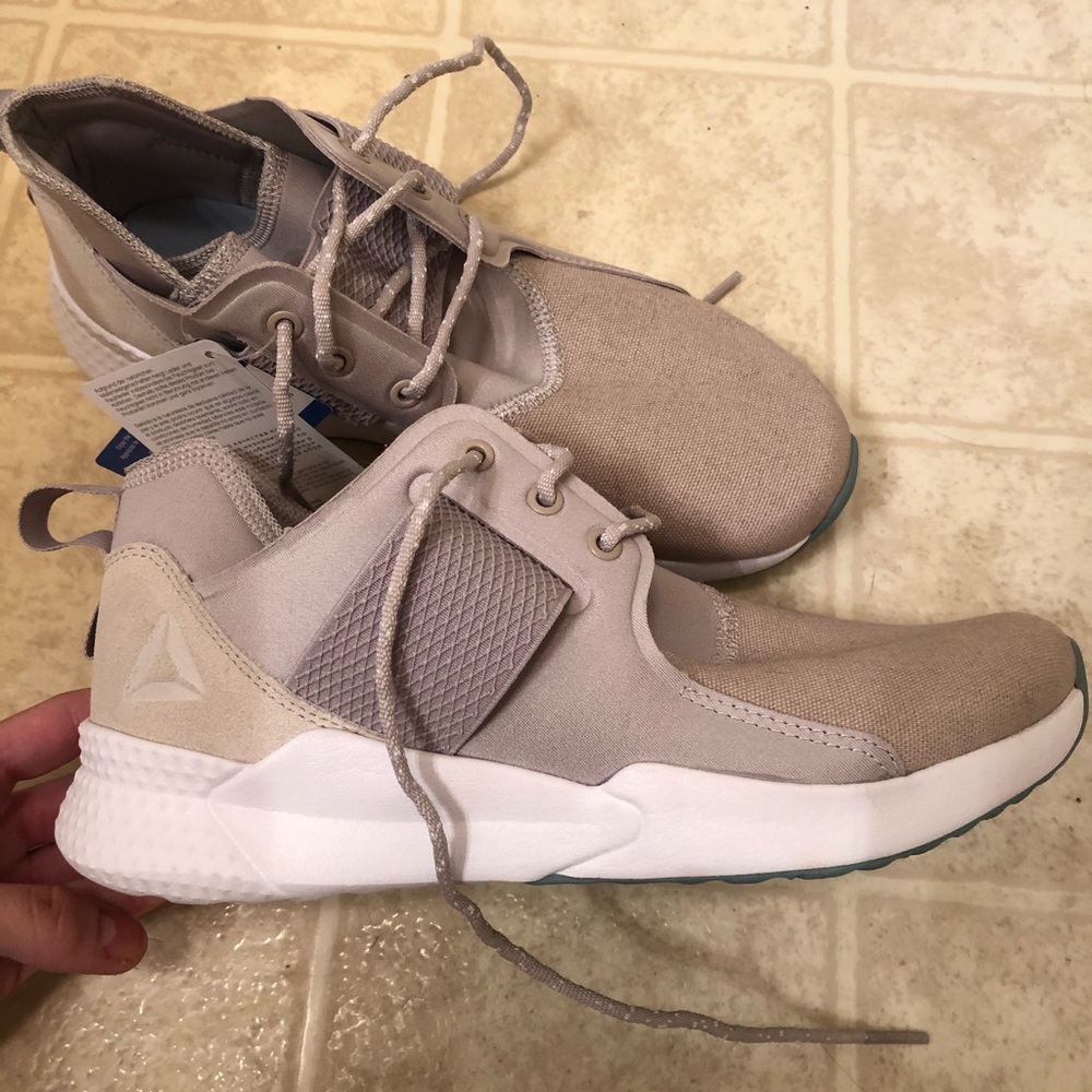 Brand new Reebok Guresu 1.0 sneakers (7.5/8)